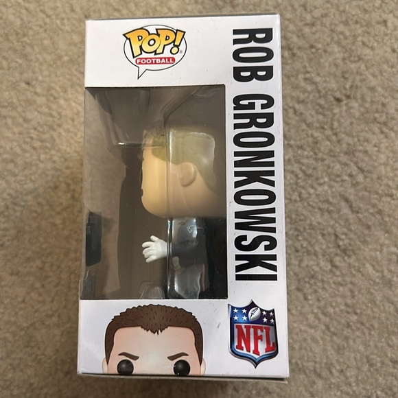 POP Football: Patriots - Rob Gronkowski (Color Rush) Funko Vinyl Figure - Picture 2 of 4